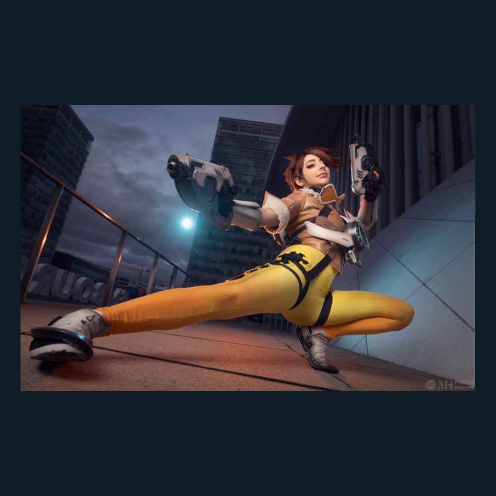 Tracer Cosplay Print - Signed by Mikomi Hokina